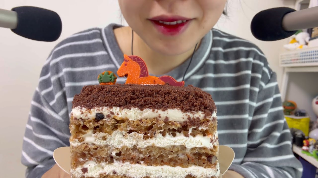 K ASMR 2026 스타벅스 붉은말 당근밭 케이크 먹으며 수다! Starbucks carrot cake eating sound😋🐴