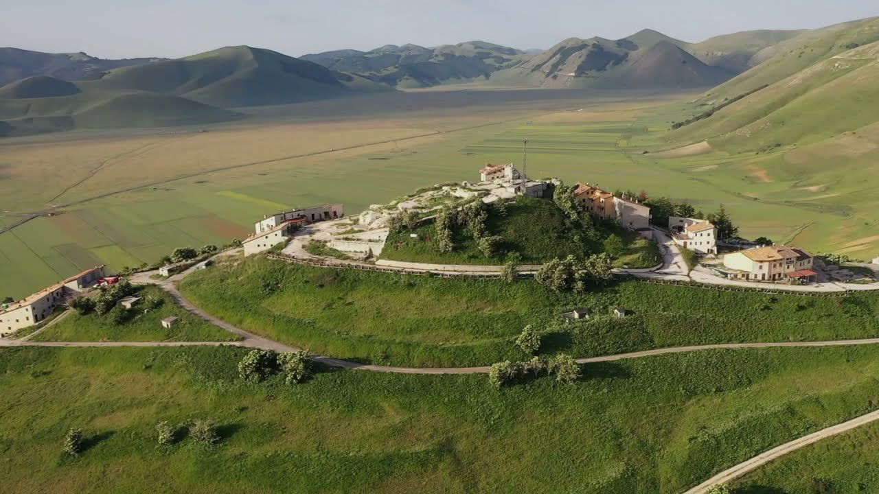 Castelluccio di Norcia: oggi, tra ruderi e macerie.