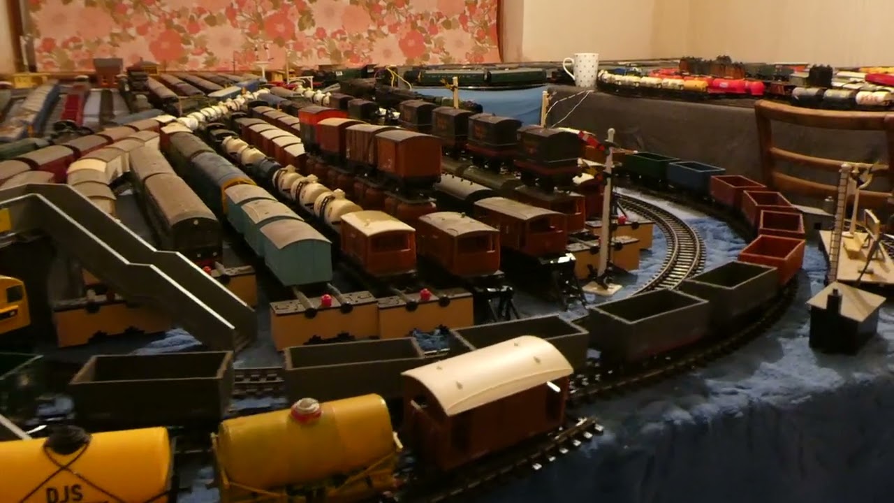 TRIANG OR LIMA OR AIRFIX OR BACHMANN OR MAINLINE MODEL RAILWAY ROLLING STOCK RUN THREE 140226