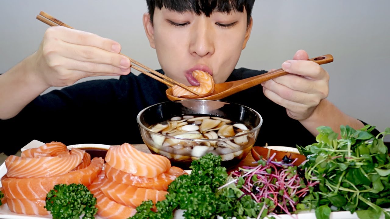 연어국수 먹방 + 간장소스 리얼사운드먹방 Raw Salmon Noodle Mukbang Eating Show cá hồi  ปลาแซลมอน サーモン