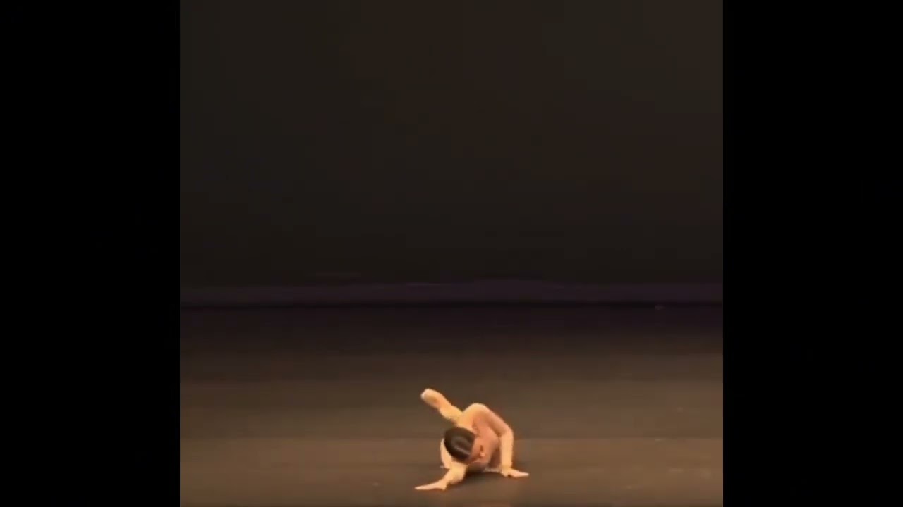 Neoclassical solo - Júlia Bouer Favaro