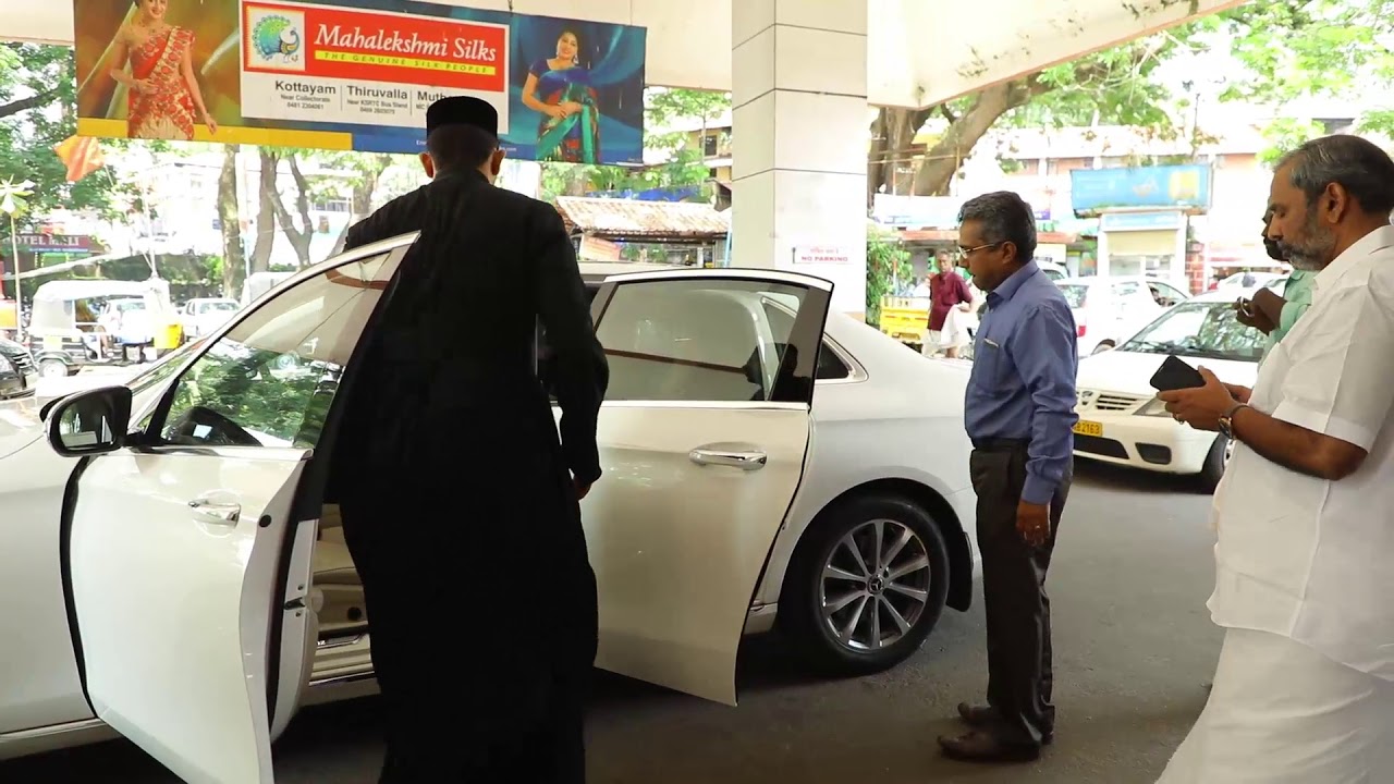 H.H Baselios marthoma paulose II Receives Anugrah & fathima at kottayam railway station
