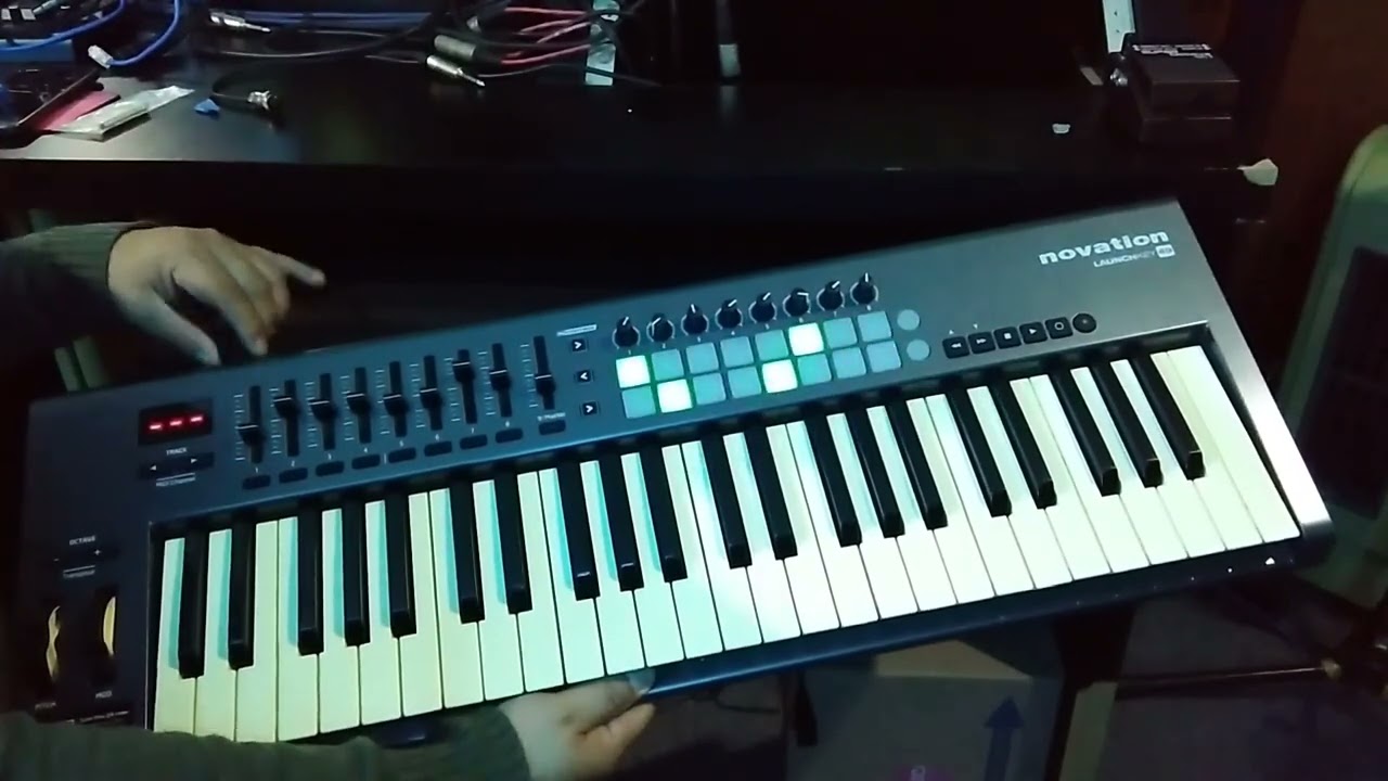 Controlador Midi Novation Launch Key 49