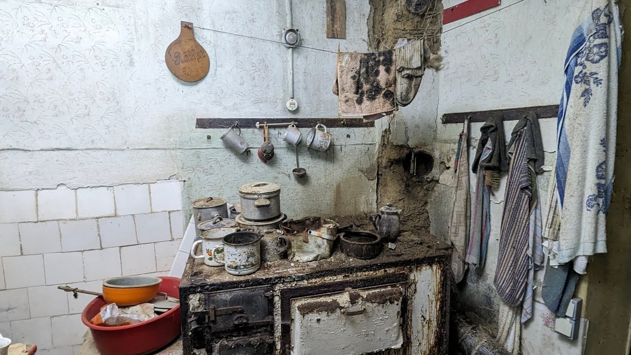 Haus Käthe, eine Zeitkapsel der DDR mitten im Wald. Lost Place wie wir ihn mögen.