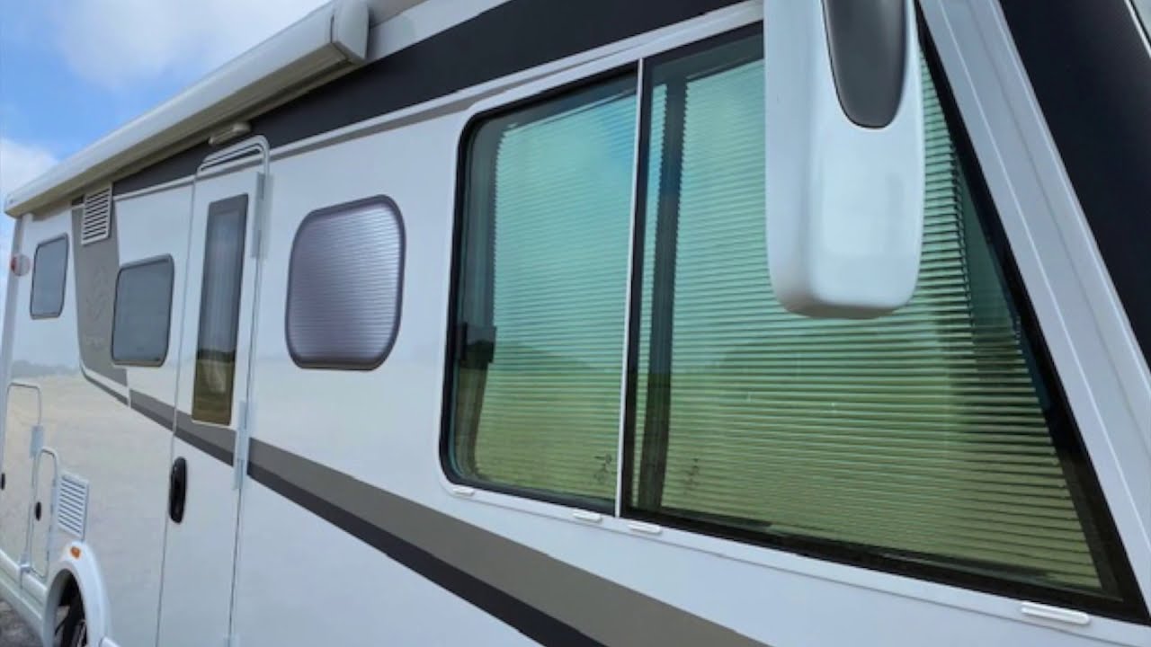 Wohnmobil Sonnenschutz: Sichtschutz, klarer Sicht ins Freie durch Frontscheibenrollo + Seitenrollo