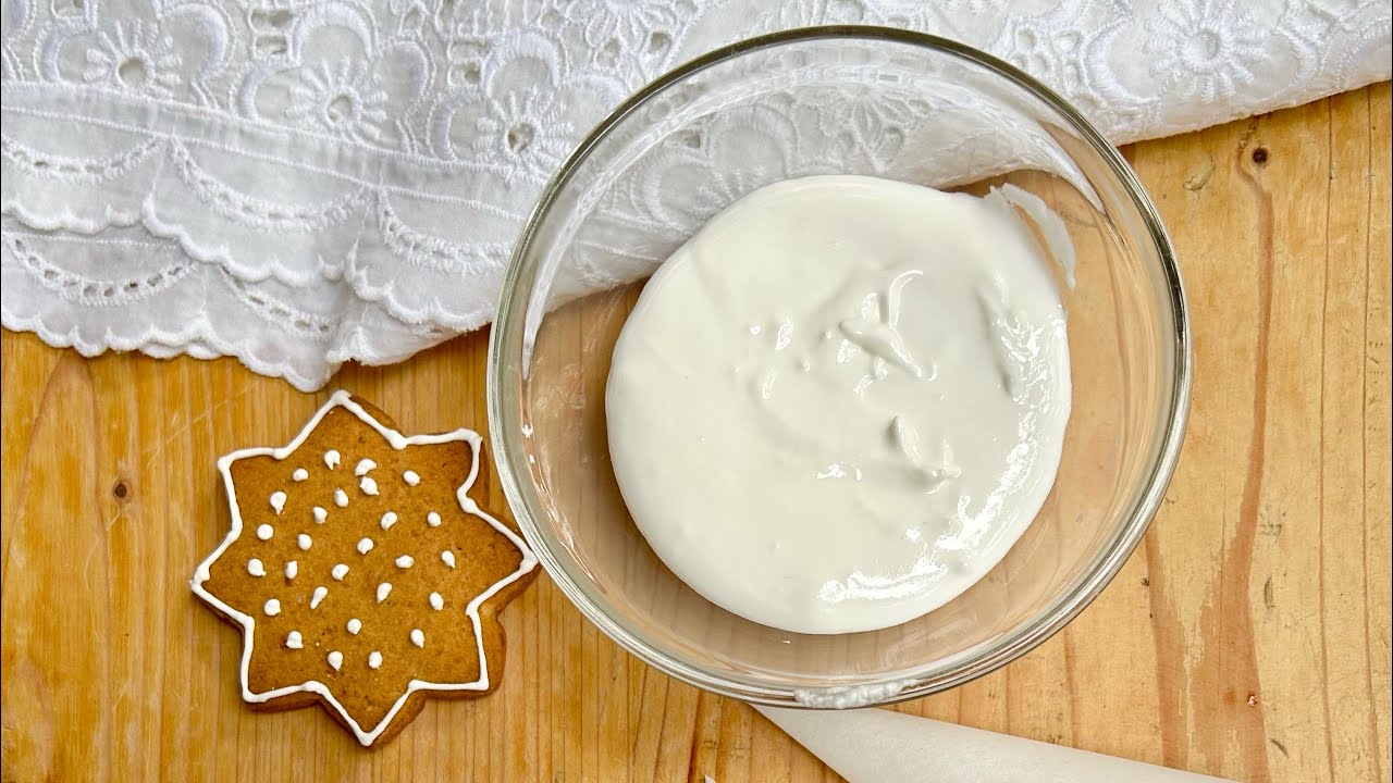 La ghiaccia reale per i decori dei dolci, come prepararla.