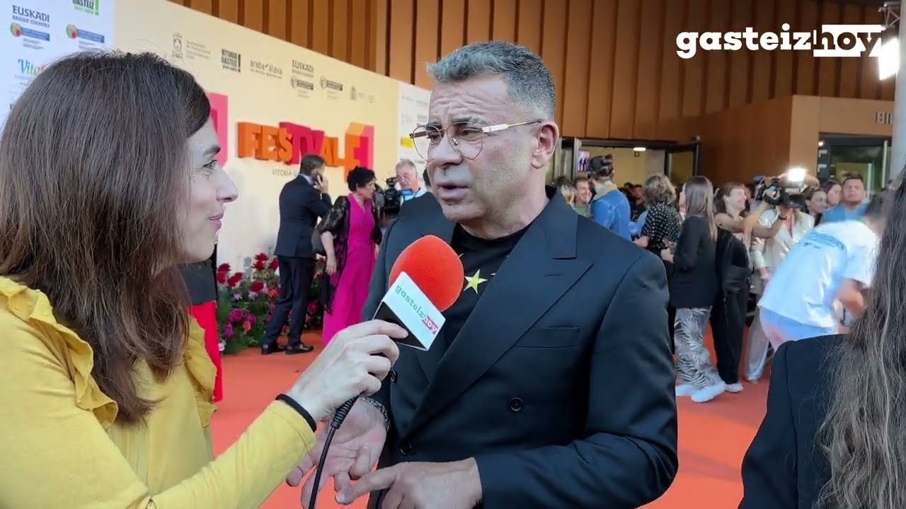 Alfombra naranja del FesTVal 2024