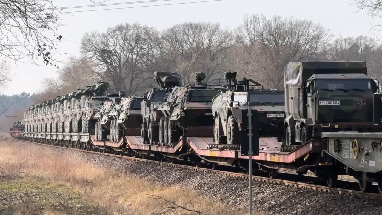 Milit&auml;rzug mit Mungo, Fennek, Fuchs, Dingo, Boxer und Wiesel
