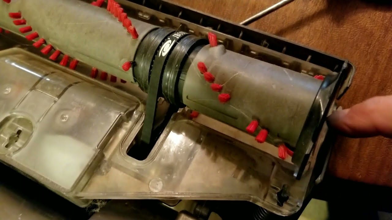 Dyson DC17  How to replace belt and roller brush beater bar.