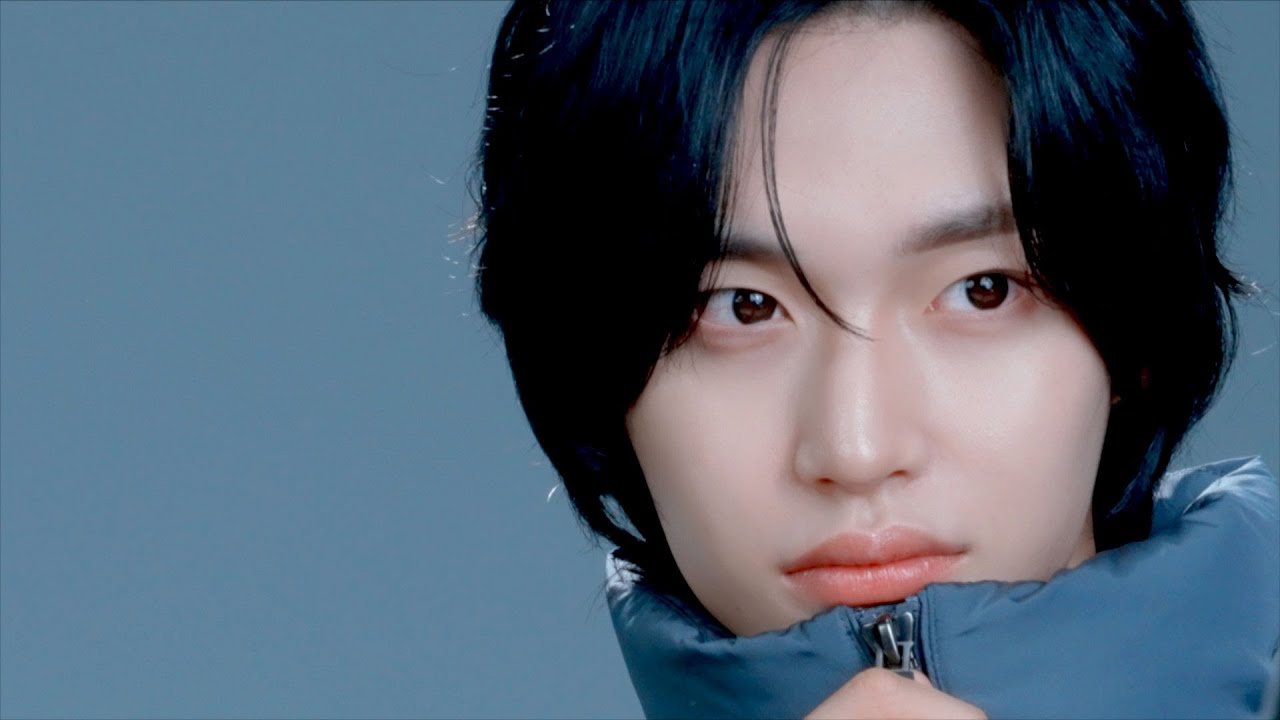 RIIZE 라이즈 NATIONAL GEOGRAPHIC APPAREL Ad behind