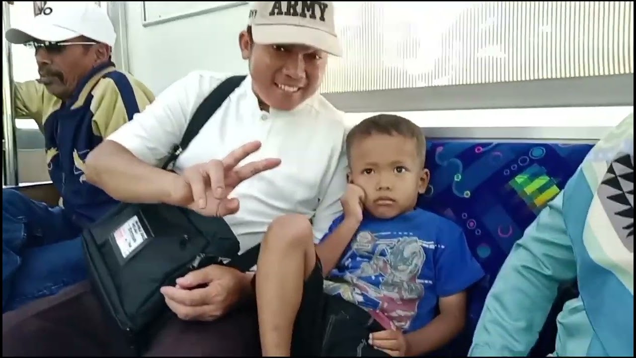 Menurut sang ayah !! Hal terindah itu , dimana dan kemana slalu bersama keluarga...ANJAY