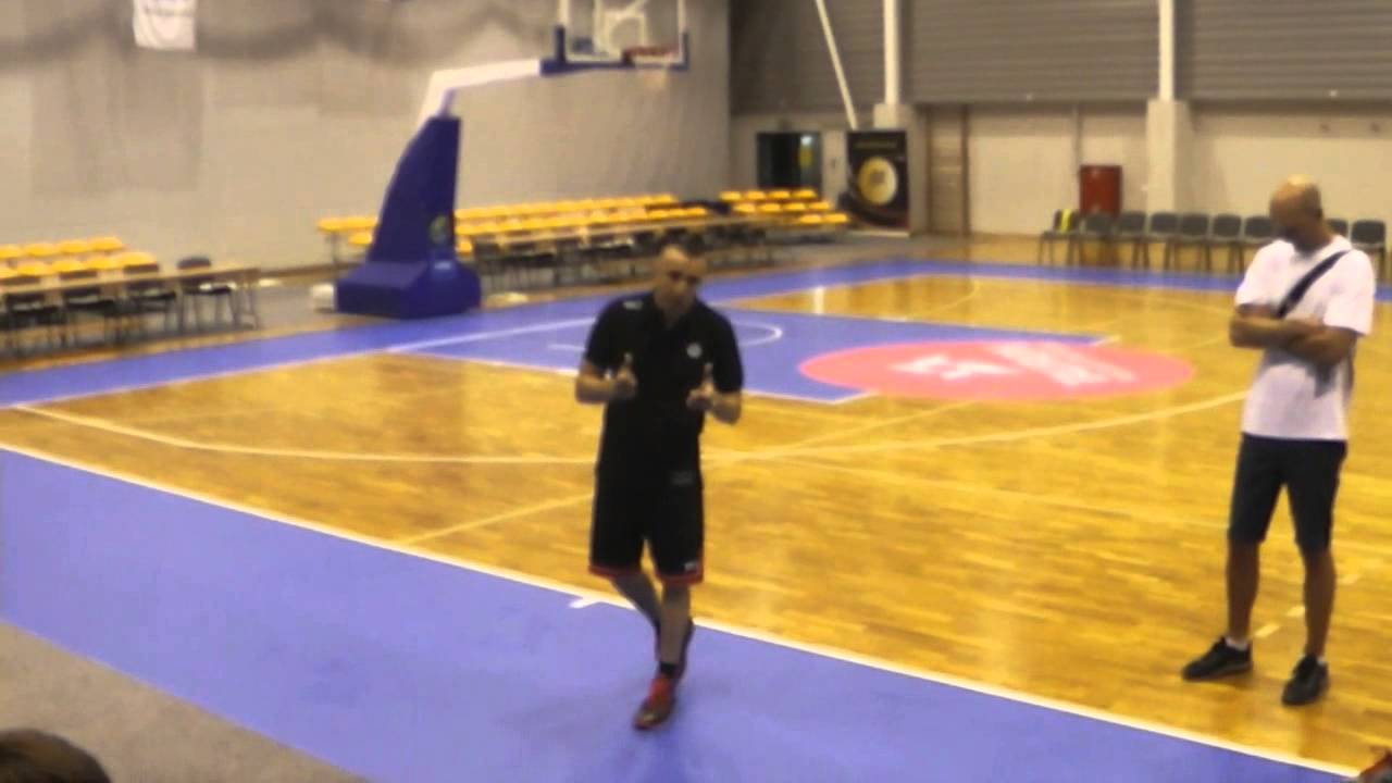 Andrzej Pluta - pasja w koszyk&oacute;wce.