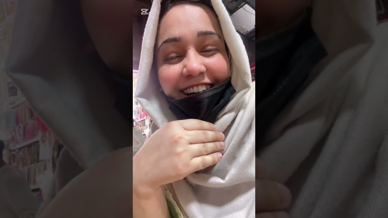 Market ma shopping krna  bht mushkil🤦🏻‍♀️