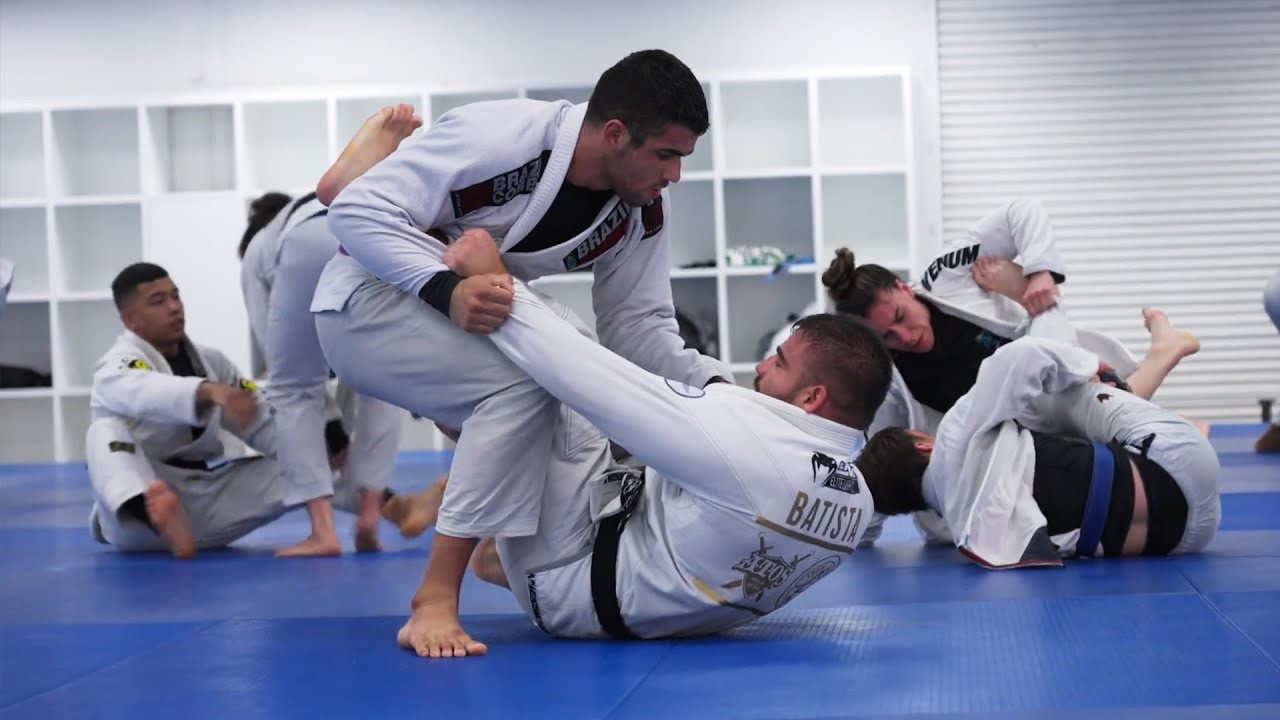 Gustavo Batista Brings The Pressure In Training Against Nata Tenca
