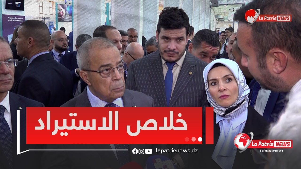 وزير الصناعة في زيارة إلى جناح مصنع الحديد 