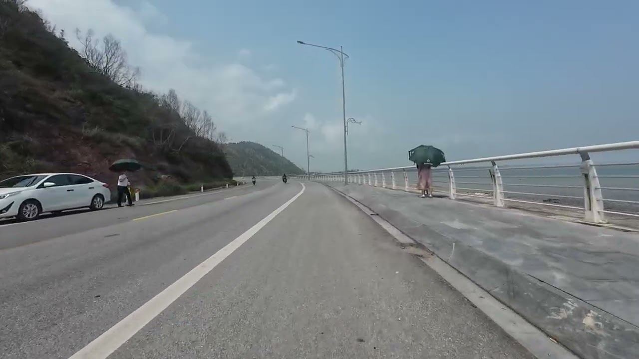 Chaircam: Đường ven biển phía sau đền An Dương Vương (Diễn Châu, Nghệ An)