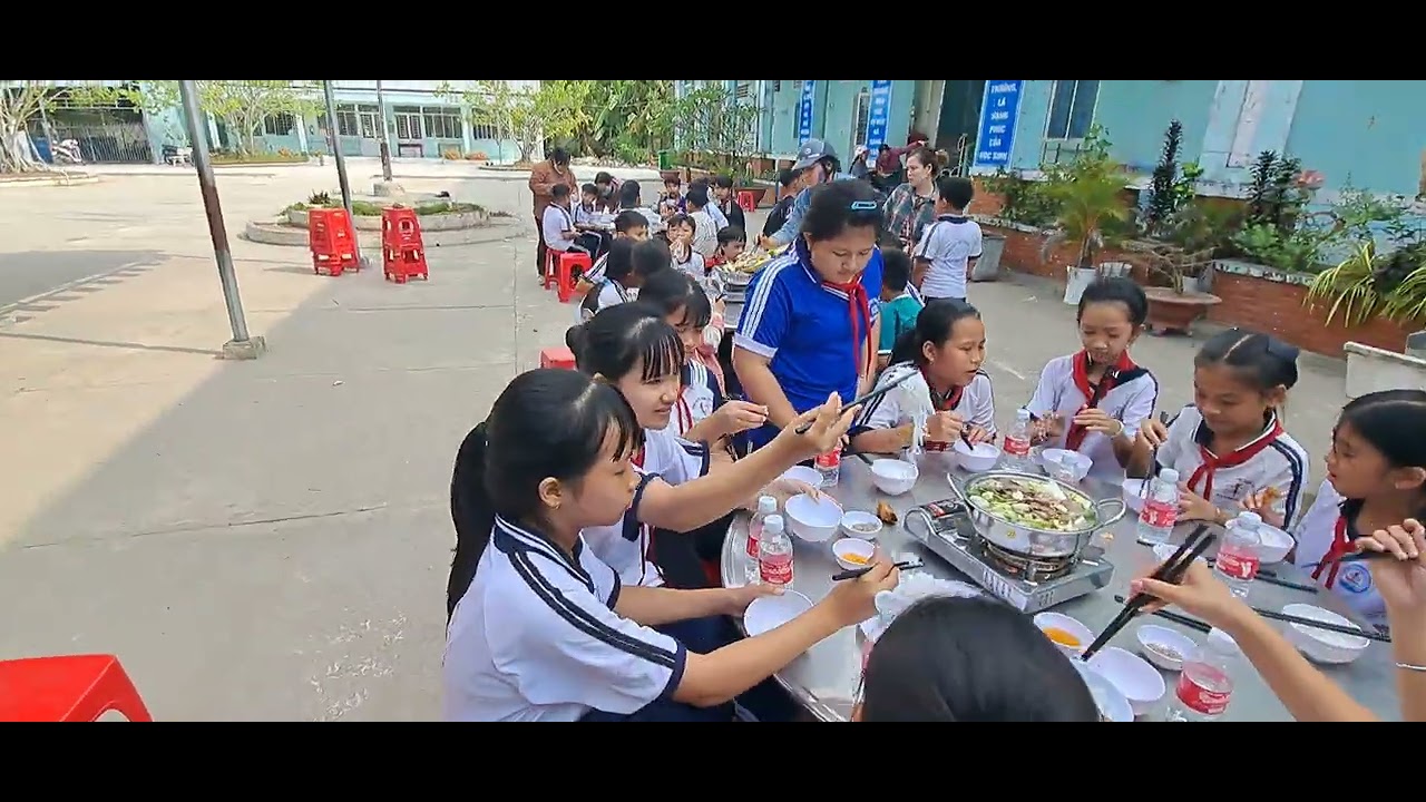 Lớp 5/2, đặt mâm nhà hàng. Ăn Tất niên 2026.