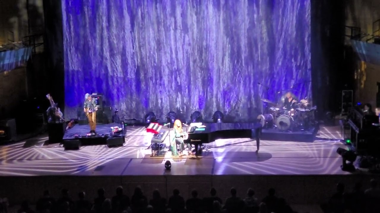 Tori Amos - Ruby Through The Looking Glass - Halle 11.04.2023