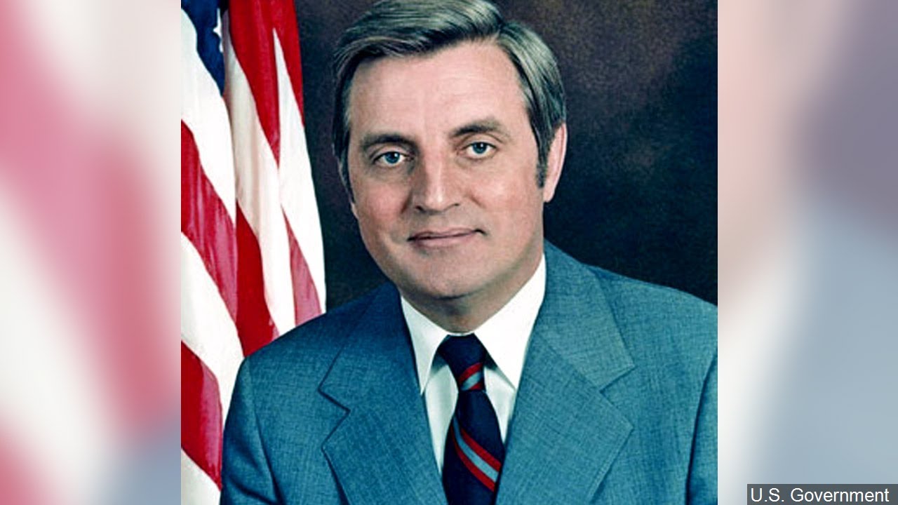 Former Vice President Walter Mondale Dies at 93