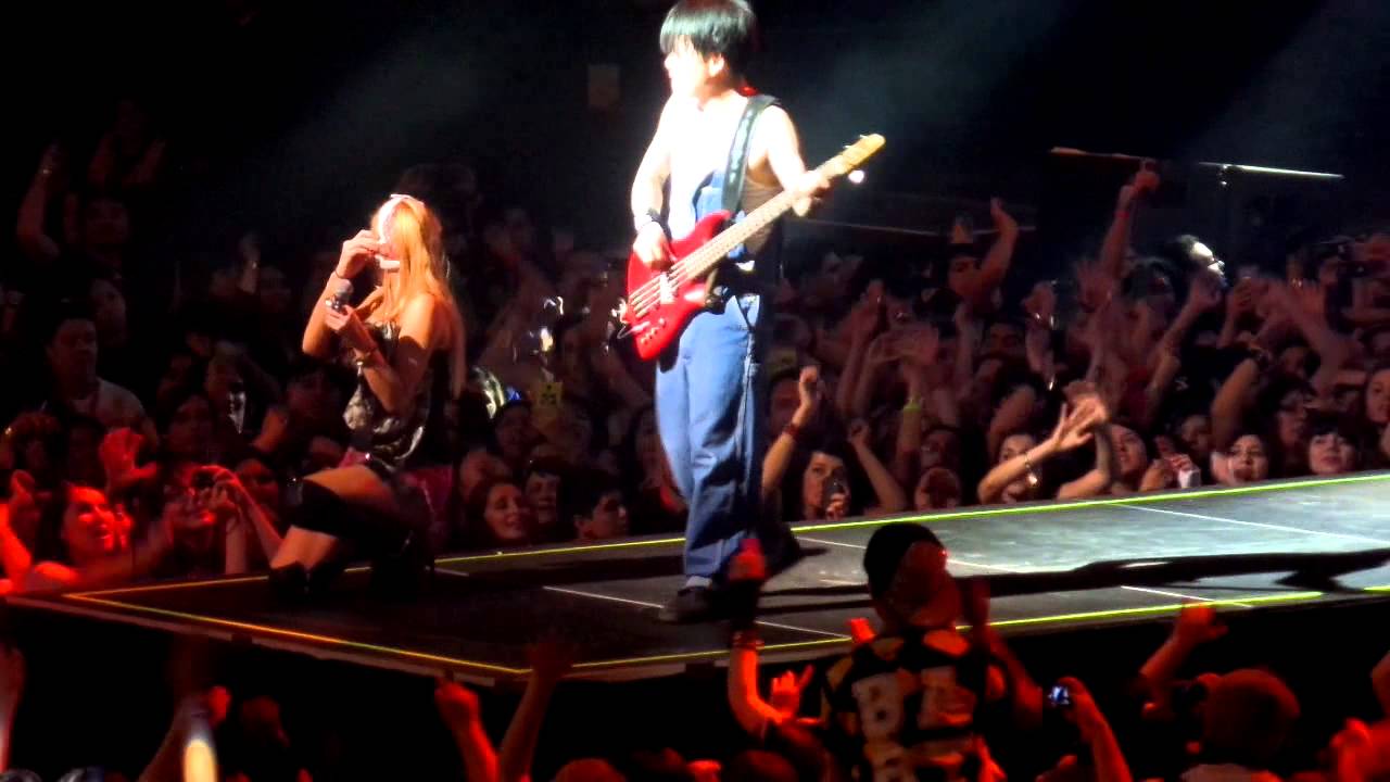 [Fancam] 151115 Anna Tsuchiya in Chile - Brave Vibration