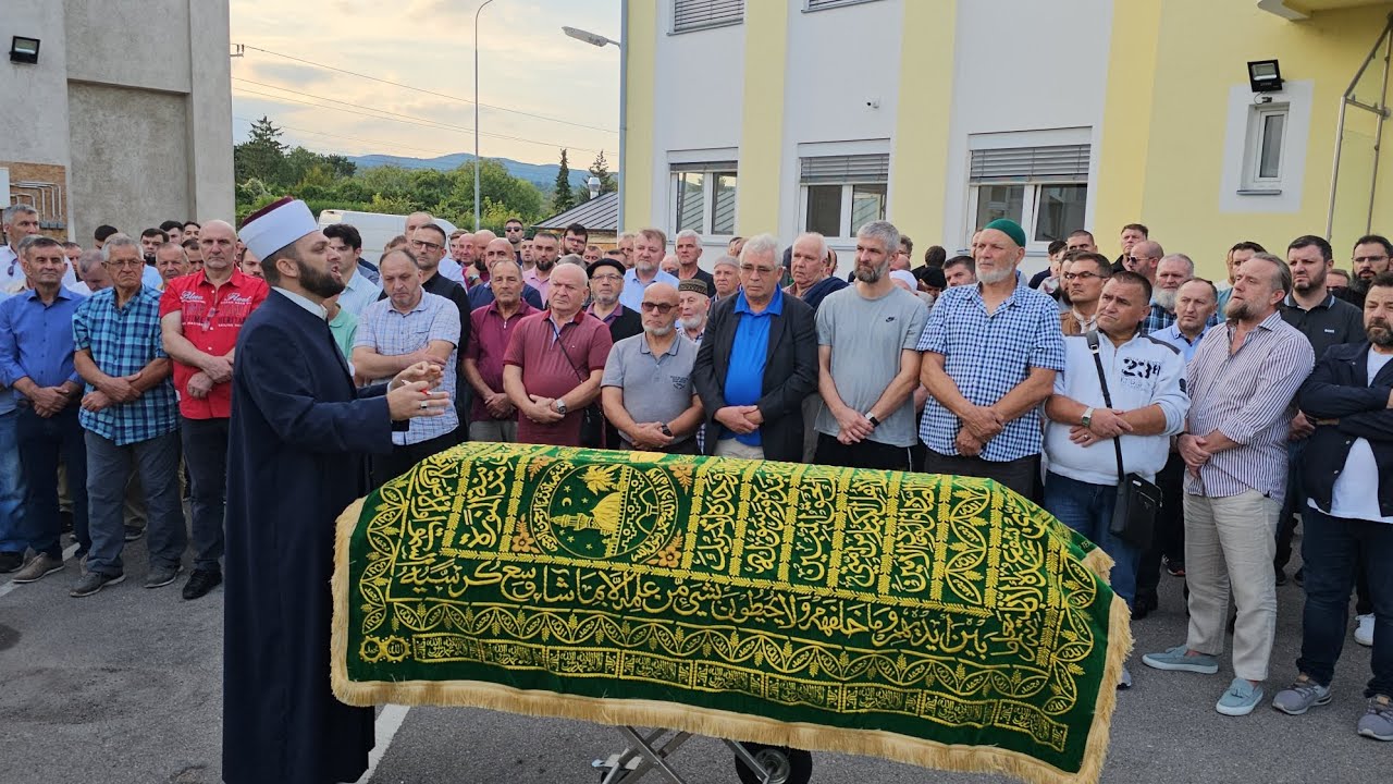 Dženaza namaz u Beču osobi, koja je živjela 100 godina. hadžiji Ćamilu Silajdžija rodim iz Prusca.