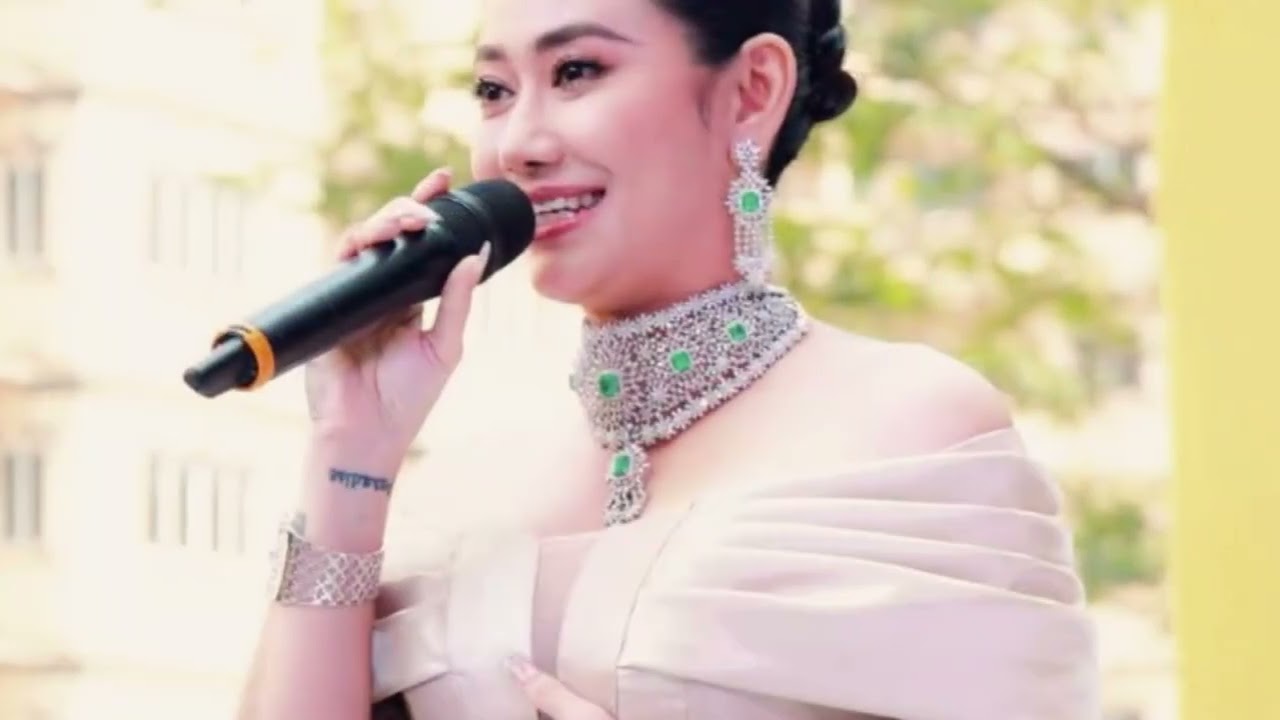 ဇနီးသည်ကို တန်ဖိုးကြီး စိန်နဲ့မြ တစ်ဆင်စာစီနဲ့အတူ ဆွေမျိုးတွေကို သိန်း ၁၀၀၀ ပေးခဲ့တဲ့ ဦးမျိုးသန့်