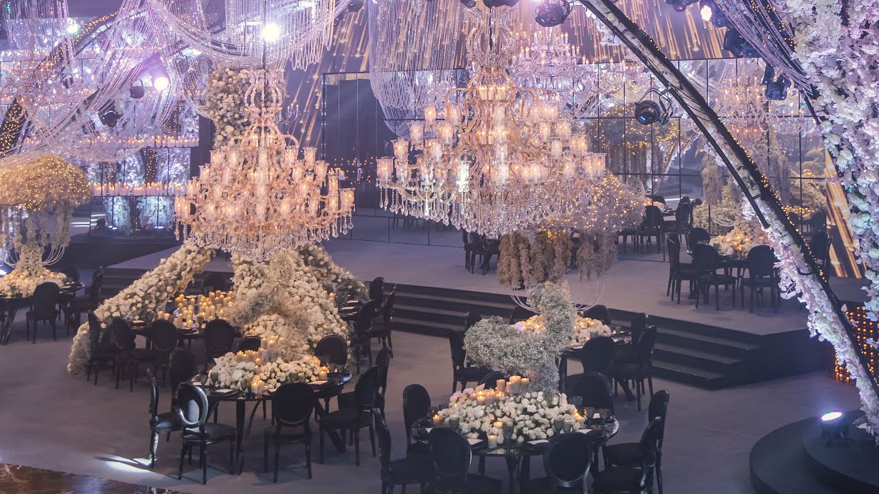 A wedding full of crystals