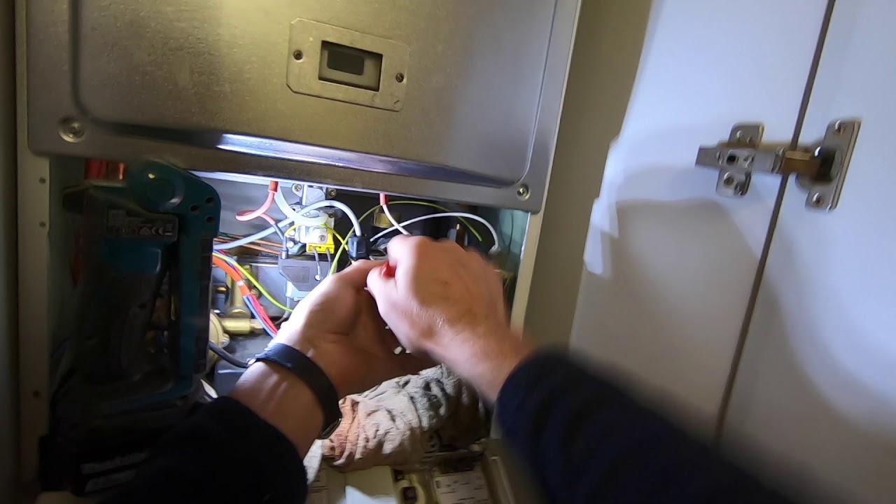 Main Combi Boiler No hot water or Heating / Flame failure flashing.