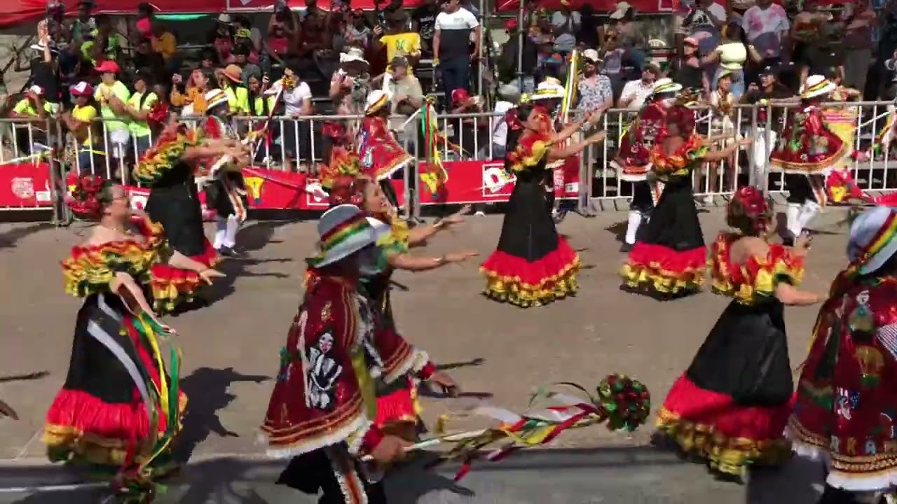 Carnaval de Barranquilla 2023 . Maquillajes disfraces mucho color
