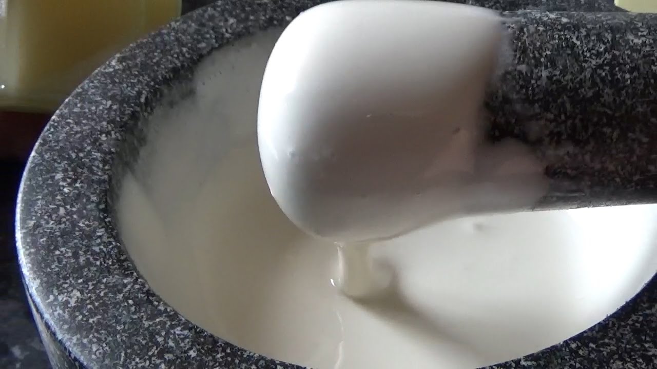 Making creamed honey