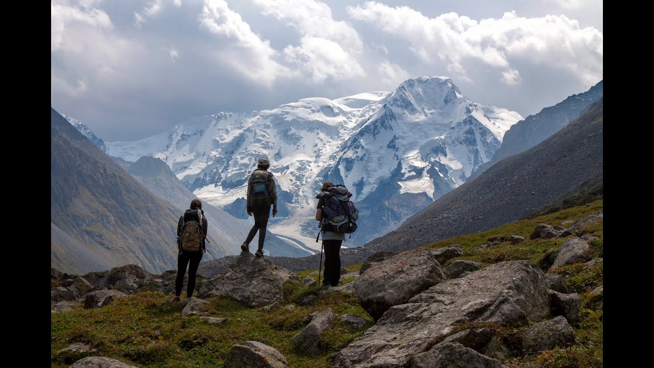 Trekking familarra Karakol glaziarrera (Kirgizistan) 2025