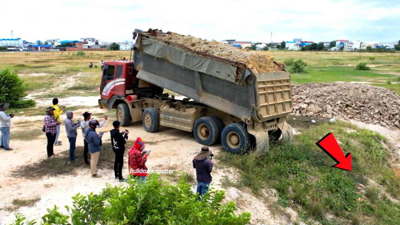 Amazing !! Powerful stronger Heavy bulldozer SHANTUl DH17C2 working push Stone filling up 