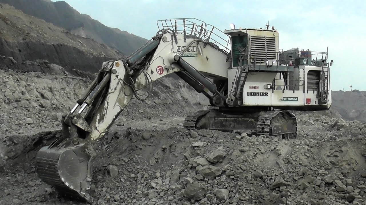 Insane Liebherr R9350 Excavator Digging & Loading Overburden into Dumpers!