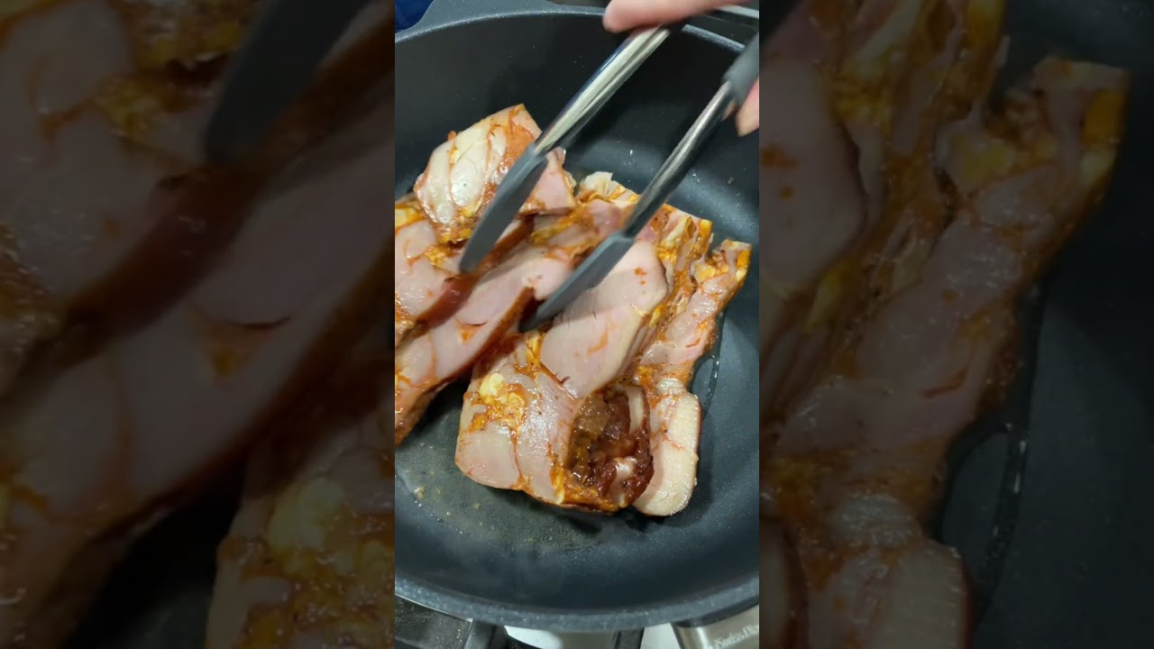 Easy lettuce wraps made with @truenaturemeats Carolina Style Smoked Chicken Thigh.