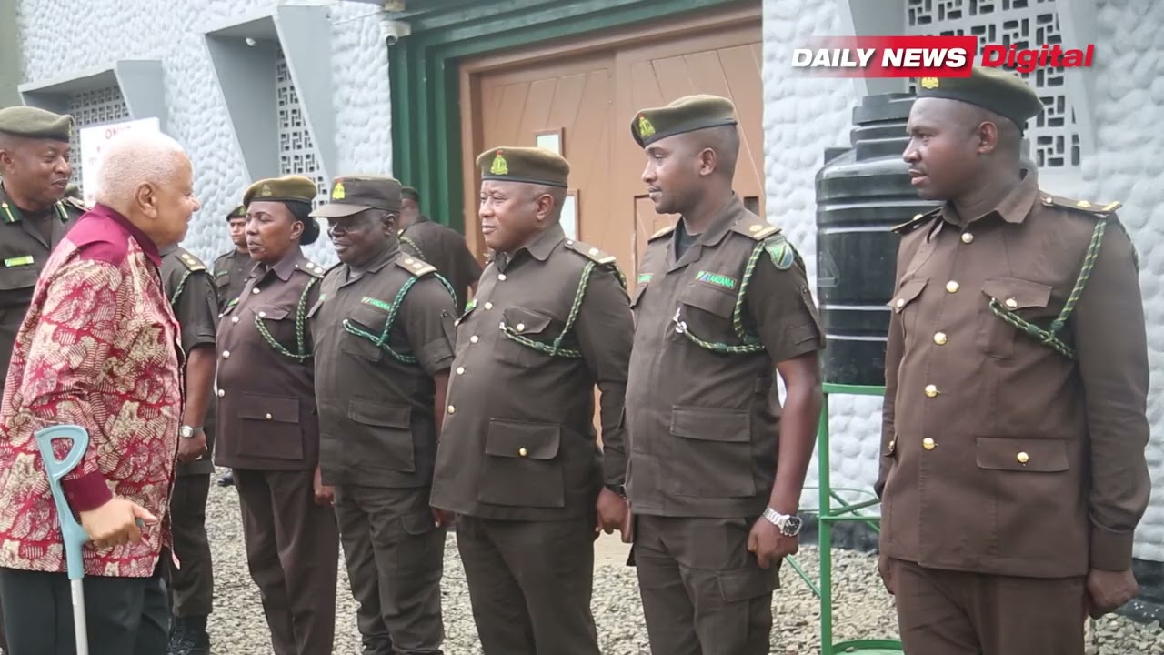 Комиссия по расследованию посетила центральную тюрьму Аруши.