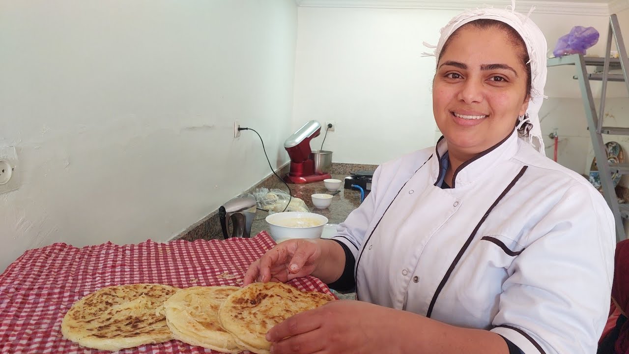 جبتليكم أسرار الملوي العجيب بلا خميرة بواحد الكريمة مايمكنش😍 من عند محترفة فالمسمن فحي الفرح👍🇲🇦🤗