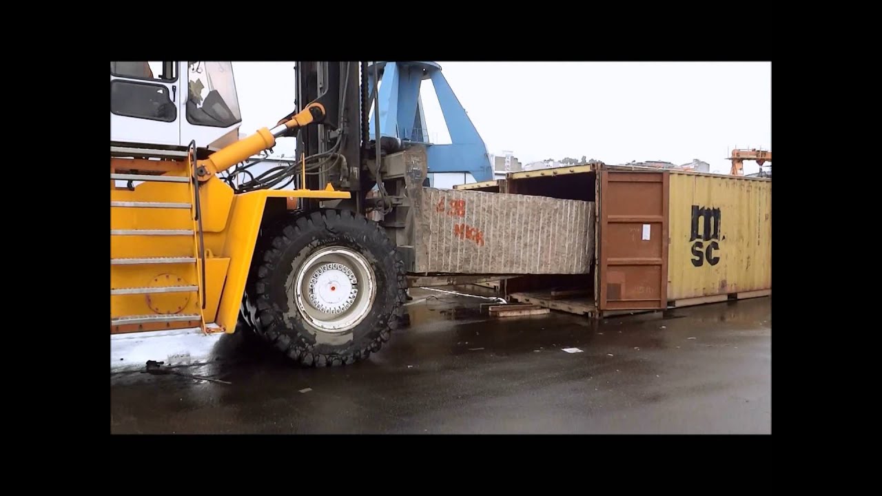 BelloStone GmbH- loading of granite blocks