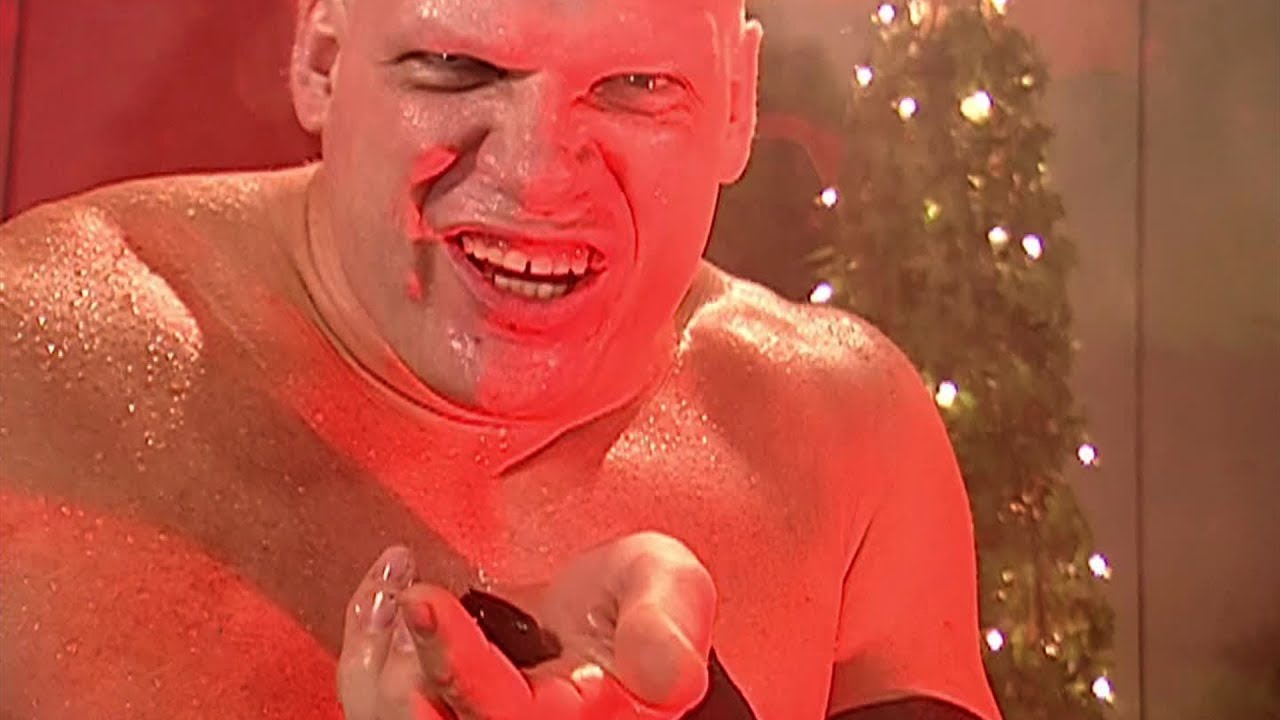 Kane sings a holiday classic in creepy fashion: SmackDown, Dec. 8, 2006