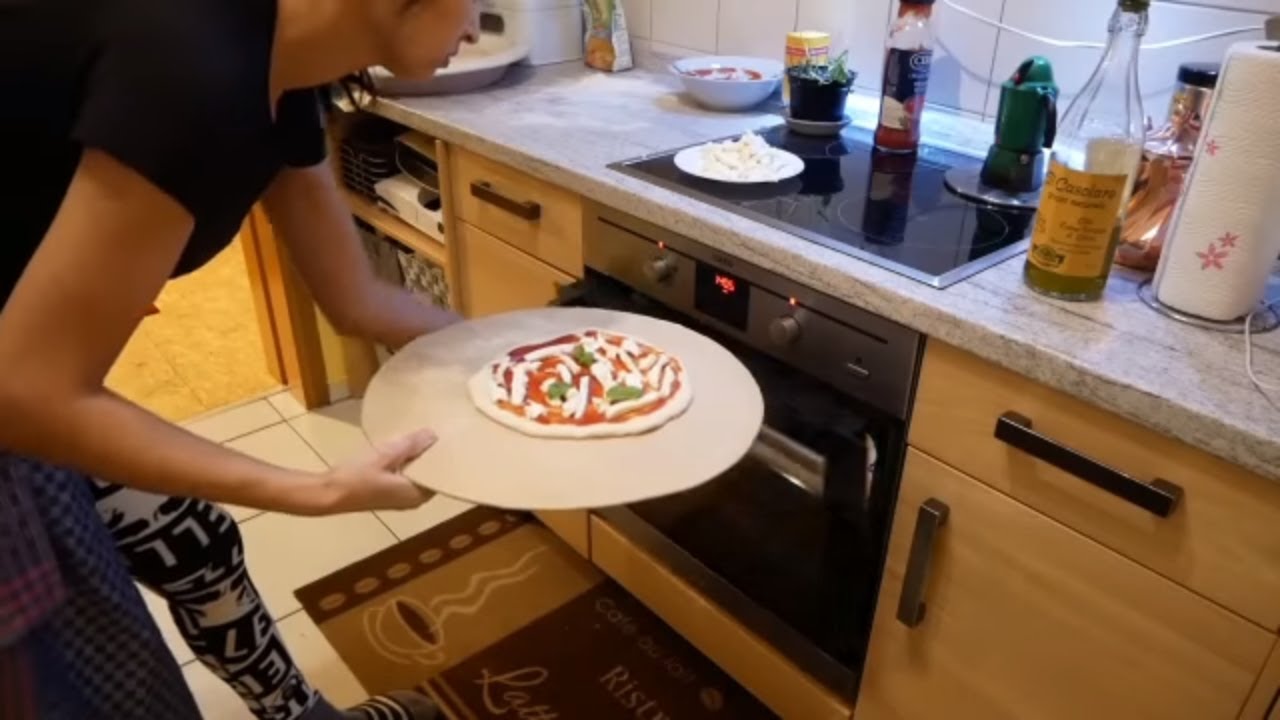 أخيرا البيزا الإيطالية 🇮🇹الأصلية بجميع اسرارها لا يفوتكم يا عشاق البيزا 🤗🤗🤗Pizza napoletana