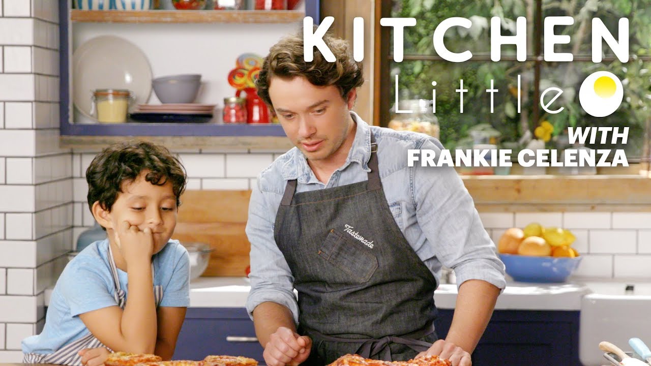 Frankie & Magnus Make A Mickey Mouse Pizza
