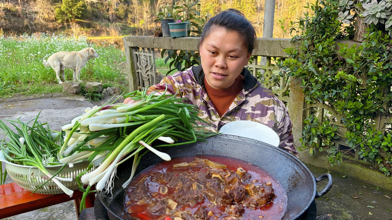 今天简单炖一锅麻辣牛排骨吃 I stewed a pot of spicy and numbing beef ribs today