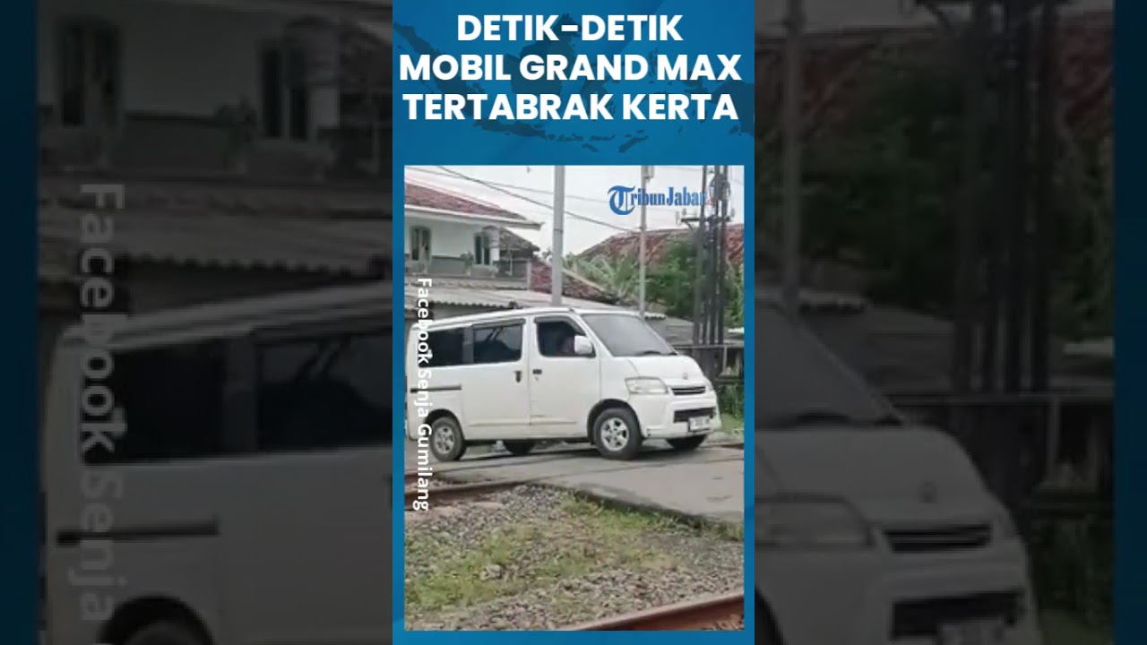 DETIK - DETIK Mobil Grand Max Hancur Tertabrak Kereta Api di Perlintasan Tak Berpalang
