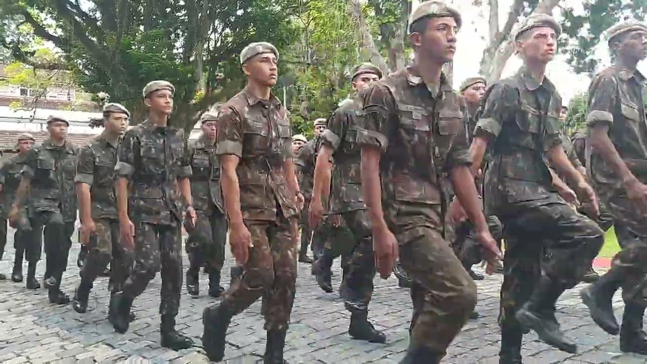 Desfile Fechamento Da cerimônia da Formatura de entrega da Boina Bege !! 5°BiL Lorena-Sp !!