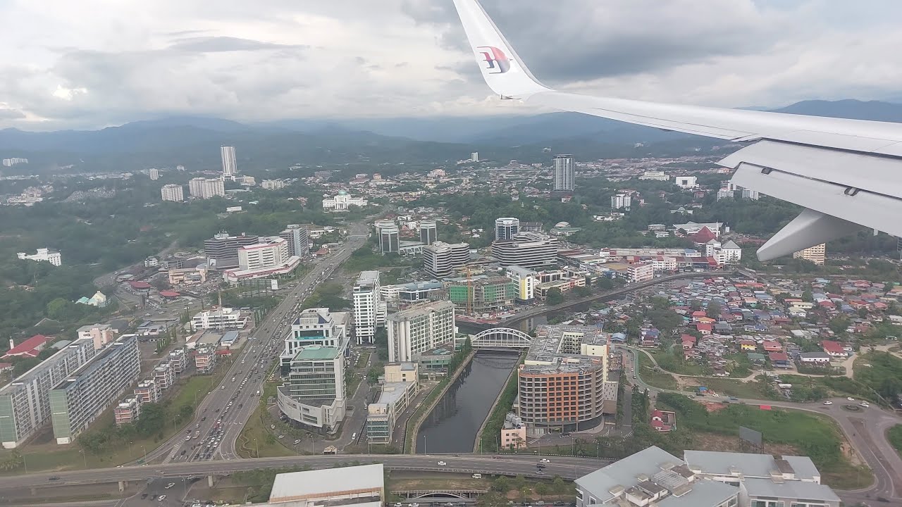 Malaysia Airlines 737 - 800 beautiful landing in Kota Kinabalu CITY VIEW (BKI)