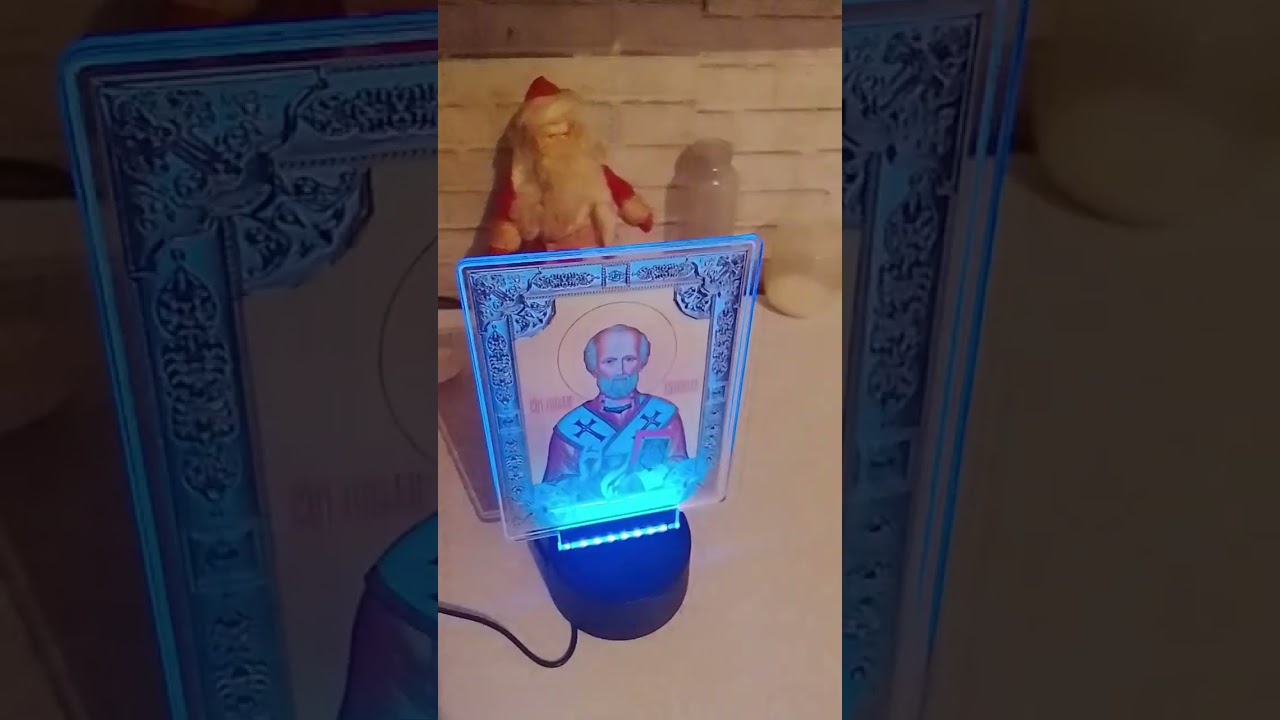 надюша вредина не дает поснимать,клею обои на кухне 
