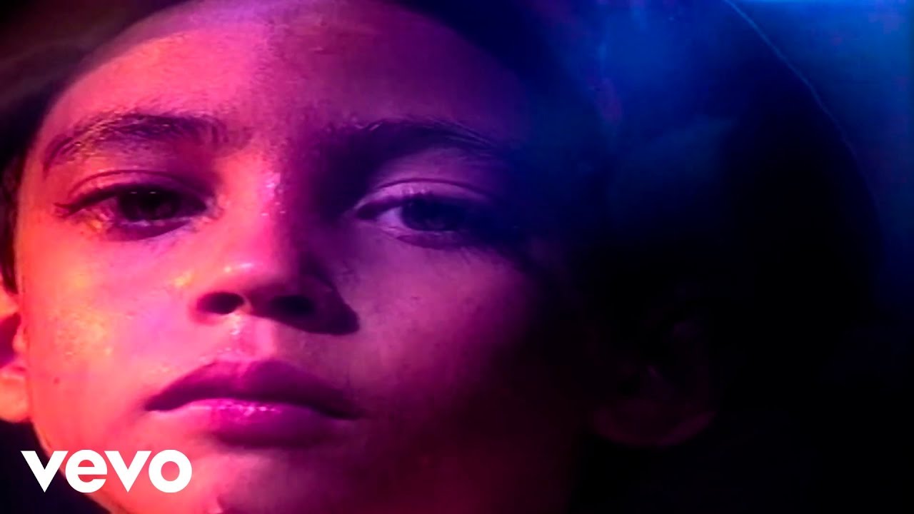 Los Ni&ntilde;os Cantores de Navidad - El Tamborilero (Official Video)