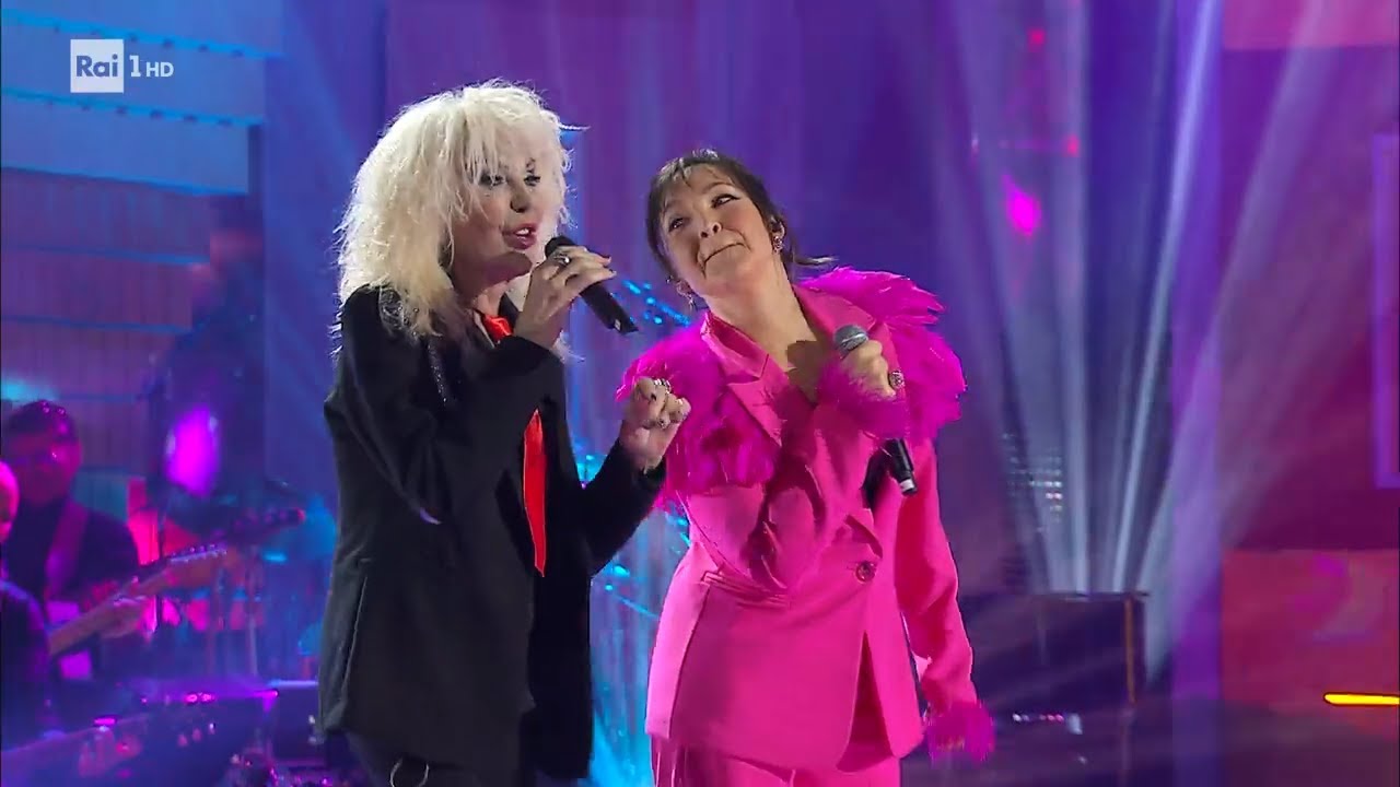 Carlotta con  Rettore canta 