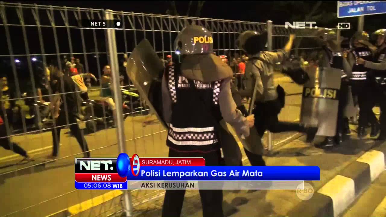 Bonek Mania Sweeping Kendaraan Bernopol Malang di Suramadu - NET5