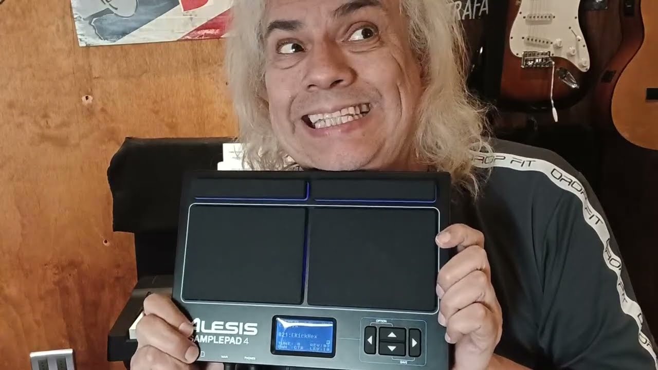 Unboxing Alesis Sample 4