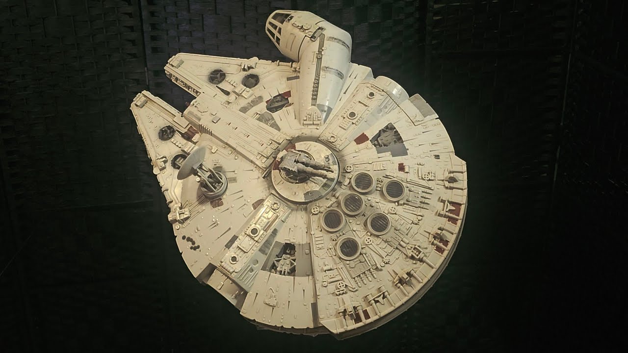 Millennium Falcon. Original Trilogy Collection 2004. With Han Solo & Chewbacca. Star Wars OTC.